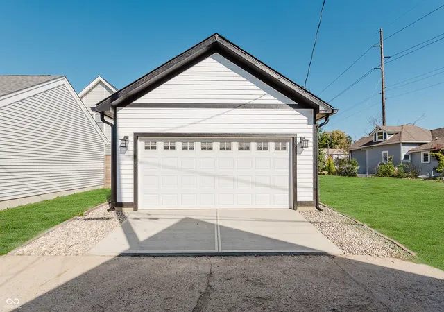 Photo 3 of Sale Pending at 1329 Marlowe Ave, Indianapolis, IN 46202 | MLS# 22068171 | Listing updated on 2026-10-02