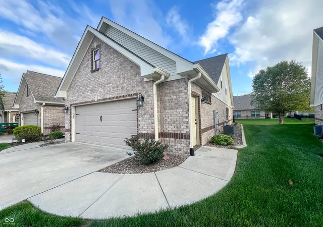 Photo 3 of Single family home for sale at 5381 Buckingham Ln, Plainfield, IN 46168 | MLS# 22070233 | Listing updated on 2026-09-23