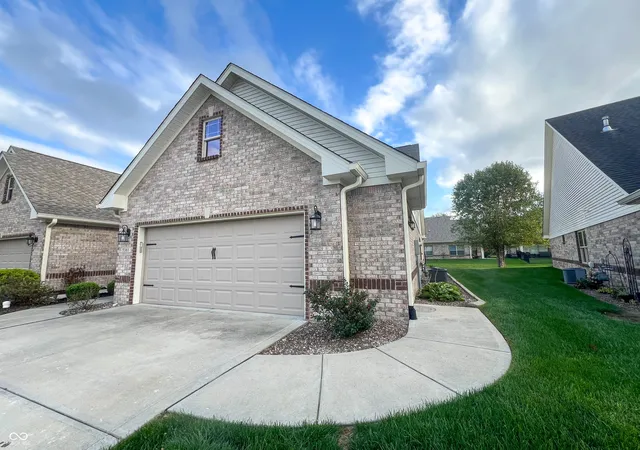Photo 4 of Single family home for sale at 5381 Buckingham Ln, Plainfield, IN 46168 | MLS# 22070233 | Listing updated on 2026-09-23