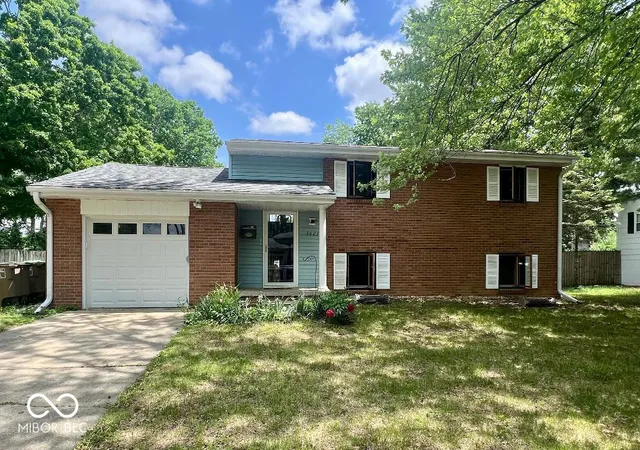 Photo 1 of Sale Pending at 3023 Fairlawn Dr, Columbus, IN 47203 | MLS# 22071798 | Listing updated on 2026-09-15