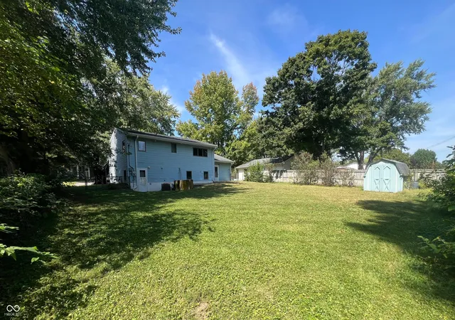 Photo 3 of Sale Pending at 3023 Fairlawn Dr, Columbus, IN 47203 | MLS# 22071798 | Listing updated on 2026-09-15