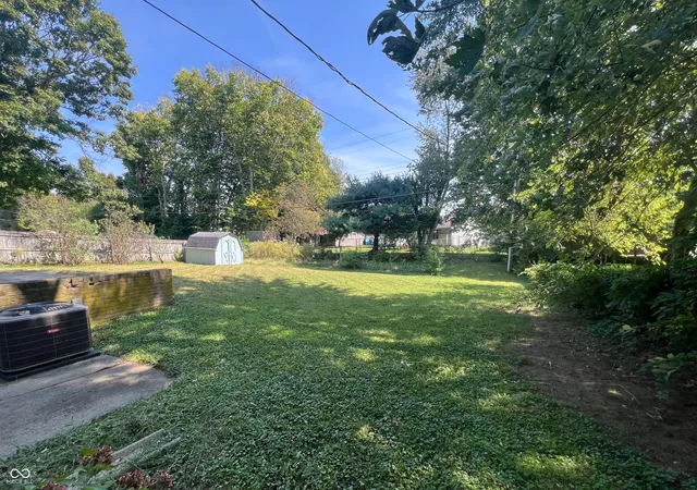 Photo 4 of Sale Pending at 3023 Fairlawn Dr, Columbus, IN 47203 | MLS# 22071798 | Listing updated on 2026-09-15