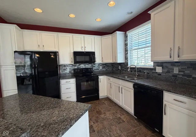 Photo 4 of Single family home for sale at 1341 Stoney Pointe Way, Avon, IN 46123 | MLS# 22073265 | Listing updated on 2026-09-14