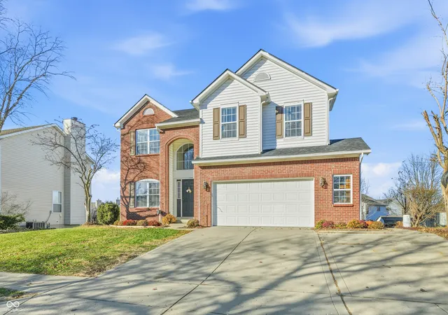 Photo 2 of Single family home for sale at 1206 Barrington Dr, Greenwood, IN 46143 | MLS# 22075529 | Listing updated on 2026-09-11