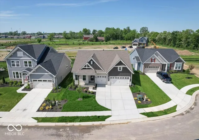 Photo 3 of Single family home for sale at 572 Firefly Ct, Greenfield, IN 46140 | MLS# 22078013 | Listing updated on 2026-10-13