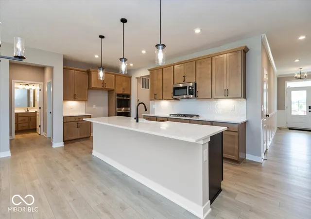 Photo 4 of Single family home for sale at 572 Firefly Ct, Greenfield, IN 46140 | MLS# 22078013 | Listing updated on 2026-10-13