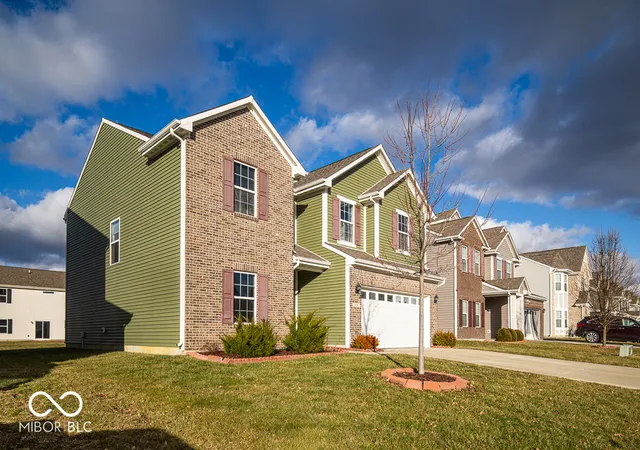 Photo 1 of Single family home for sale at 834 Blue Ash Trl, Greenwood, IN 46143 | MLS# 22082504 | Listing updated on 2026-09-23