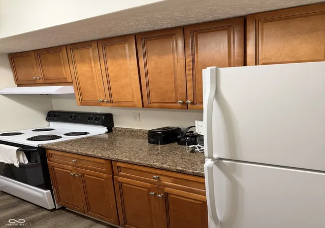 Photo 3 of Sale Pending at 9861 Royce Dr, Indianapolis, IN 46235 | MLS# 22083168 | Listing updated on 2026-09-11