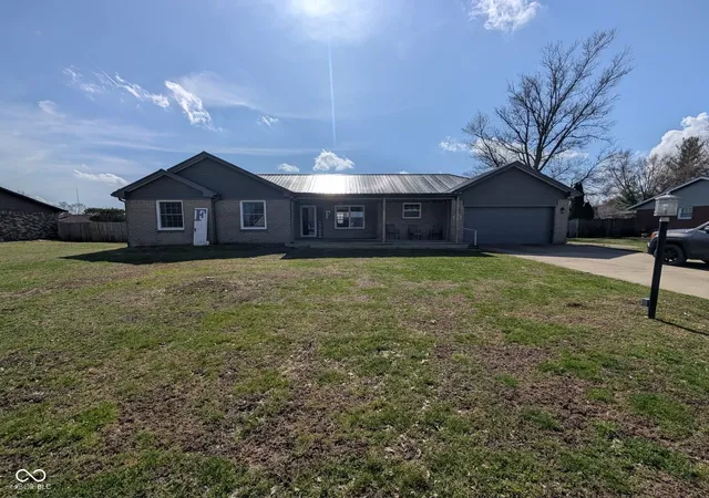 Photo 3 of Single family home for sale at 645 Parkeway Dr, Rockville, IN 47872 | MLS# 22087819 | Listing updated on 2026-09-26