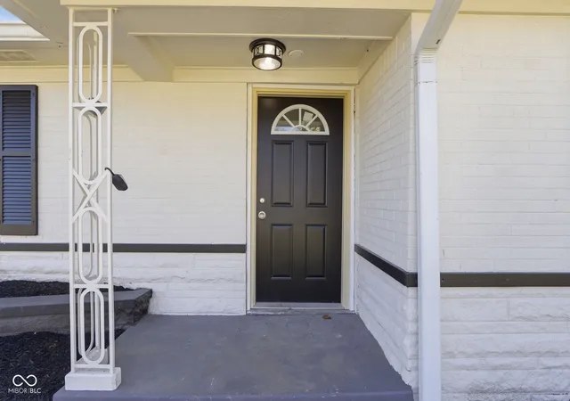 Photo 3 of Sale Pending at 4315 E 42nd Street, Indianapolis, IN 46226 | MLS# 22088128 | Listing updated on 2026-09-23
