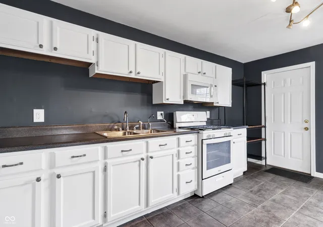 Photo 4 of Condo for sale at 2702 N Talbott St, Indianapolis, IN 46205 | MLS# 22088345 | Listing updated on 2026-09-11
