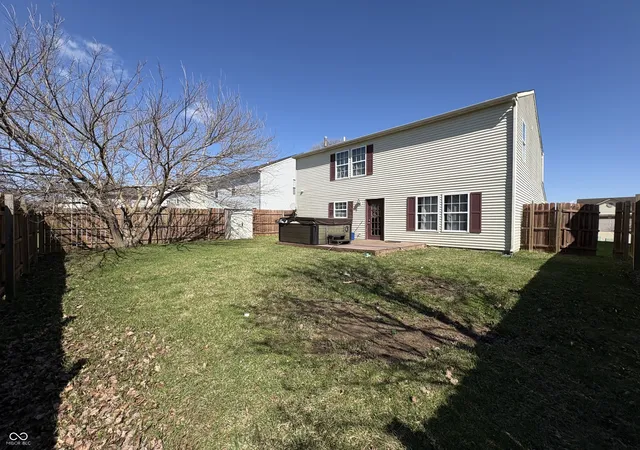 Photo 3 of Single family home for sale at 347 Sunbeam Ln, Greenwood, IN 46143 | MLS# 22089298 | Listing updated on 2026-09-14