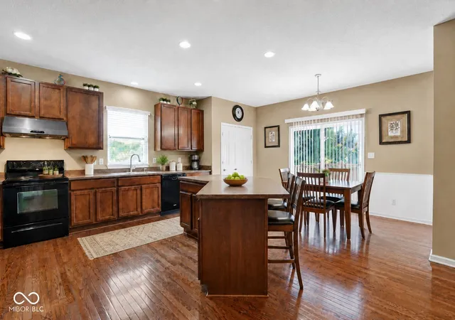 Photo 3 of Sale Pending at 10518 Misty Cvs Ln, Fishers, IN 46040 | MLS# 22089371 | Listing updated on 2026-10-06