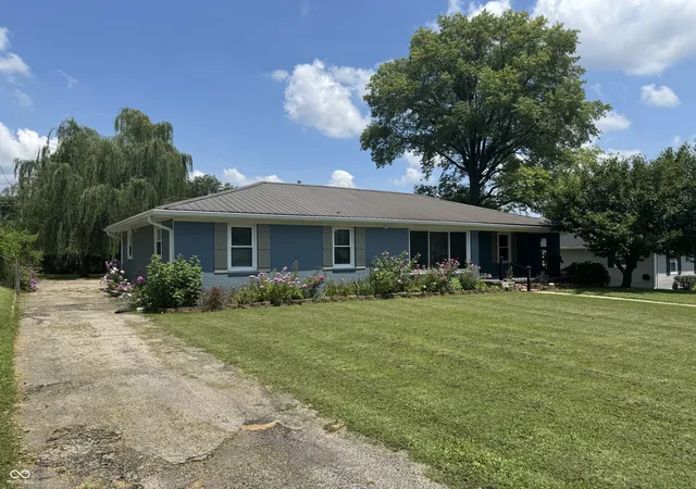 Single family home for sale at 1324 Westwood Blvd, Connersville, IN 47331 | MLS# 22090119