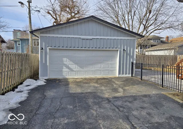Photo 3 of Single family home for sale at 3848 Washington Blvd, Indianapolis, IN 46205 | MLS# 22090369 | Listing updated on 2026-09-11