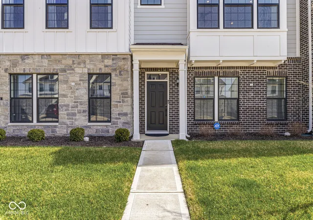 Photo 2 of Sale Pending at 3267 Morab Dr, Zionsville, IN 46077 | MLS# 22090939 | Listing updated on 2026-09-23