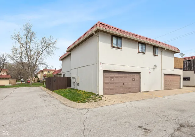 Photo 1 of Sale Pending at 2850 Punto Alto Ct, Indianapolis, IN 46227 | MLS# 22091033 | Listing updated on 2026-09-15