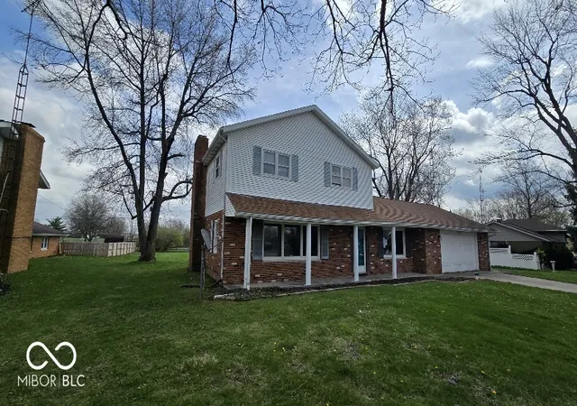 Photo 3 of Sale Pending at 6600 N Brindale Dr, Muncie, IN 47304 | MLS# 22093103 | Listing updated on 2026-09-24