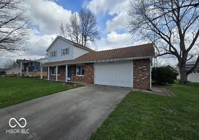 Photo 3 of Sale Pending at 6600 N Brindale Dr, Muncie, IN 47304 | MLS# 22093103 | Listing updated on 2026-09-24