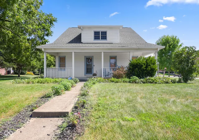 Photo 2 of Single family home for sale at 348 Creekbend Ln, Indianapolis, IN 46217 | MLS# 22093692 | Listing updated on 2026-10-01