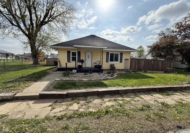 Photo 1 of Sale Pending at 61 S West St, Rosedale, IN 47874 | MLS# 22095114 | Listing updated on 2026-10-16