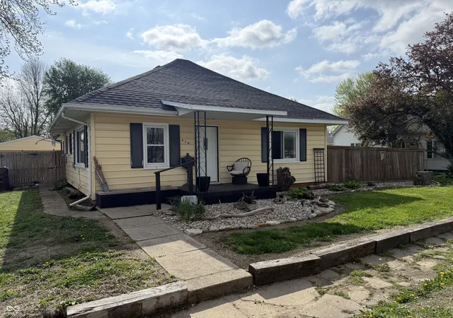 Photo 3 of Sale Pending at 61 S West St, Rosedale, IN 47874 | MLS# 22095114 | Listing updated on 2026-10-16