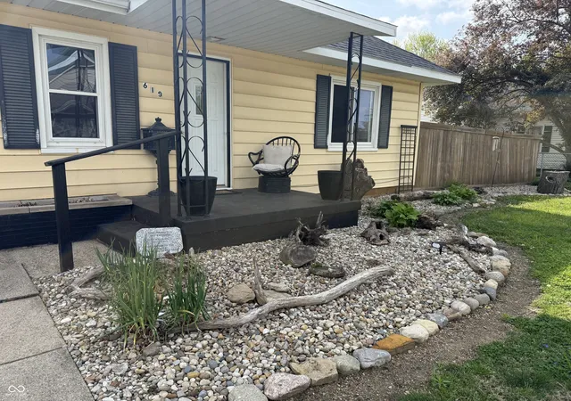 Photo 4 of Sale Pending at 61 S West St, Rosedale, IN 47874 | MLS# 22095114 | Listing updated on 2026-10-16