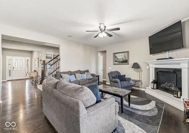 Photo 3 of Sale Pending at 6306 Curlew Ln, Zionsville, IN 46077 | MLS# 22096483 | Listing updated on 2026-10-01