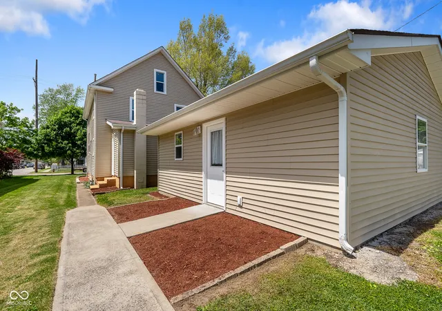 Photo 2 of Single family home for sale at 624 N Pine St, Seymour, IN 47274 | MLS# 22097068 | Listing updated on 2026-09-22