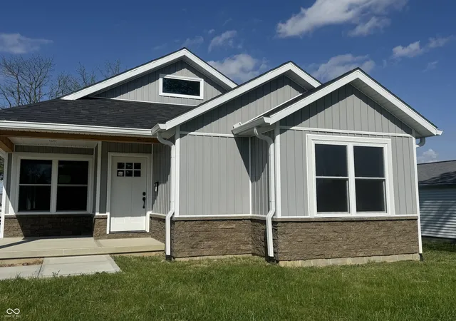 Photo 2 of Sale Pending at 1001 N Carver St, Greensburg, IN 47240 | MLS# 22097149 | Listing updated on 2026-09-11