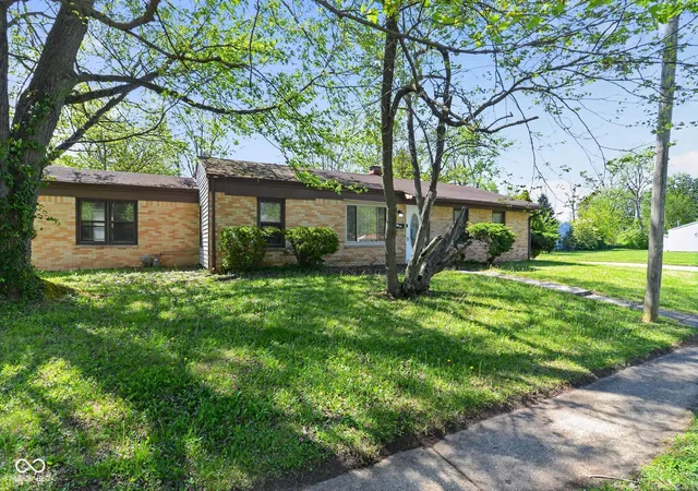 Photo 3 of Sale Pending at 4328 N Kenmore Rd, Indianapolis, IN 46226 | MLS# 22097196 | Listing updated on 2026-09-15