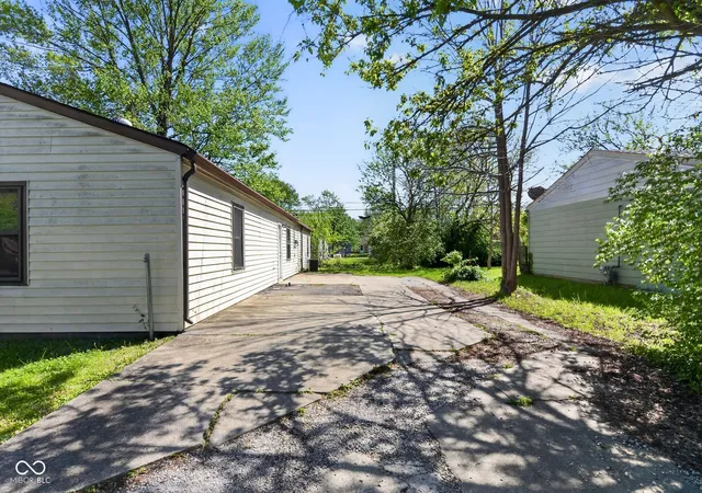 Photo 3 of Sale Pending at 4328 N Kenmore Rd, Indianapolis, IN 46226 | MLS# 22097196 | Listing updated on 2026-09-15