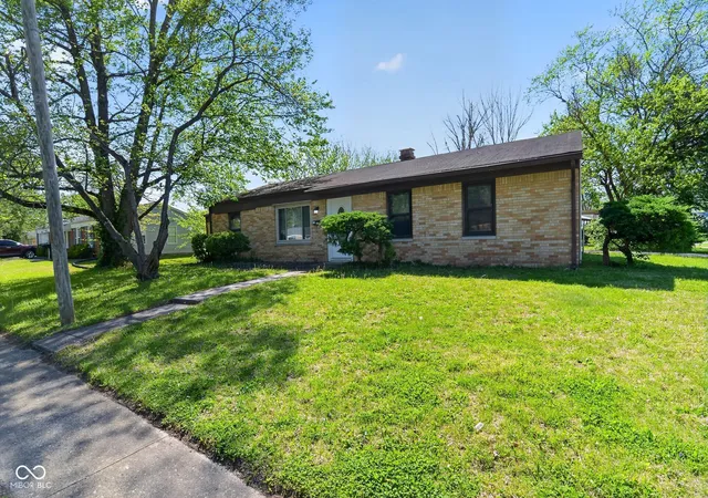 Photo 4 of Sale Pending at 4328 N Kenmore Rd, Indianapolis, IN 46226 | MLS# 22097196 | Listing updated on 2026-09-15