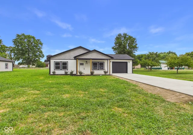 Photo 2 of Sale Pending at 208 S Woodworth Ave, Frankton, IN 46044 | MLS# 22097502 | Listing updated on 2026-09-25