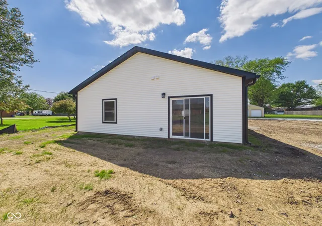 Photo 4 of Sale Pending at 208 S Woodworth Ave, Frankton, IN 46044 | MLS# 22097502 | Listing updated on 2026-09-25