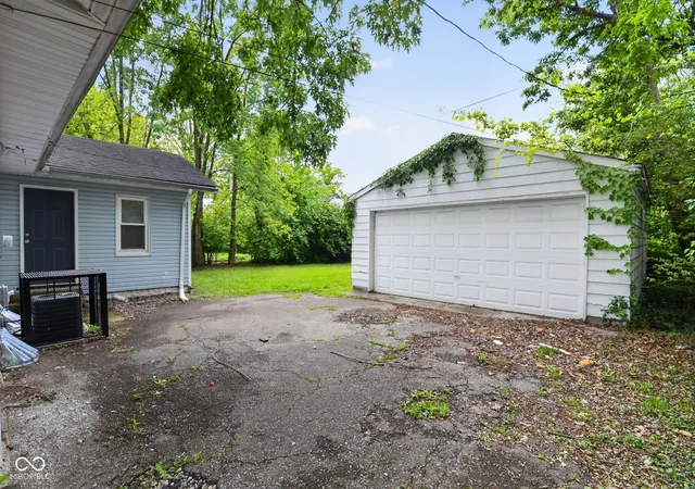 Photo 4 of Sale Pending at 3720 N Grant Ave, Indianapolis, IN 46218 | MLS# 22097523 | Listing updated on 2026-09-15
