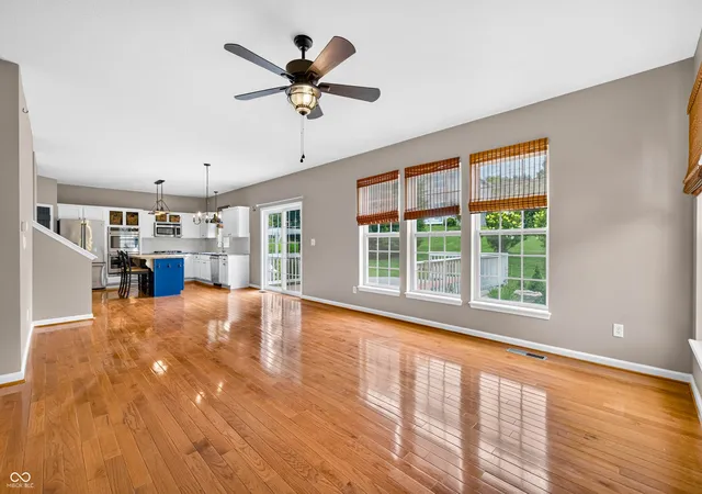 Photo 2 of Single family home for sale at 697 Lake Vista Dr, Columbus, IN 47201 | MLS# 22097716 | Listing updated on 2026-09-11