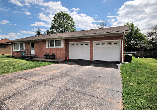 Photo 2 of Single family home for sale at 509 Anel Dr, Martinsville, IN 46151 | MLS# 22097730 | Listing updated on 2026-09-15