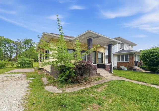 Photo 3 of Sale Pending at 3032 Boulevard Pl, Indianapolis, IN 46208 | MLS# 22098204 | Listing updated on 2026-09-29