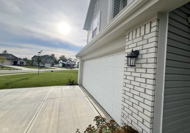 Photo 2 of Single family home for sale at 6652 W Sailboat Dr, Greenfield, IN 46140 | MLS# 22098279 | Listing updated on 2026-09-29