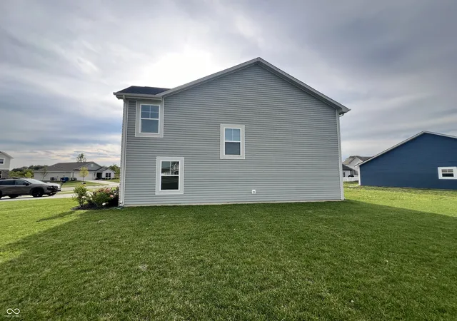 Photo 3 of Single family home for sale at 6652 W Sailboat Dr, Greenfield, IN 46140 | MLS# 22098279 | Listing updated on 2026-10-28