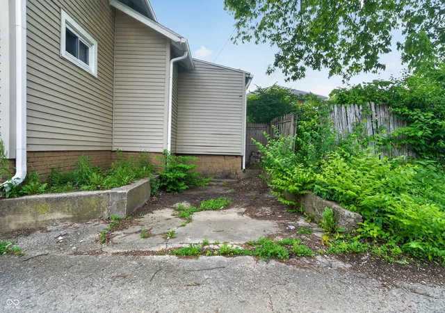 Photo 2 of Single family home for sale at 815 E 40th Street, Indianapolis, IN 46205 | MLS# 22098350 | Listing updated on 2026-09-12