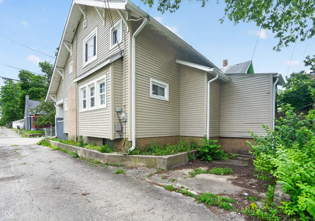 Photo 3 of Single family home for sale at 815 E 40th Street, Indianapolis, IN 46205 | MLS# 22098350 | Listing updated on 2026-09-12