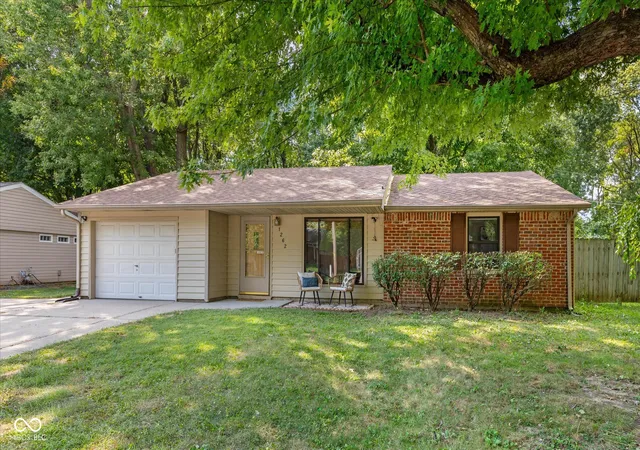 Photo 1 of Single family home for sale at 1262 Barefoot Trl, Greenwood, IN 46142 | MLS# 22098434 | Listing updated on 2026-09-10