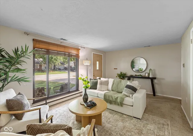 Photo 3 of Single family home for sale at 1262 Barefoot Trl, Greenwood, IN 46142 | MLS# 22098434 | Listing updated on 2026-09-10
