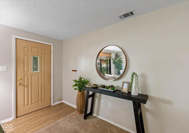 Photo 4 of Single family home for sale at 1262 Barefoot Trl, Greenwood, IN 46142 | MLS# 22098434 | Listing updated on 2026-09-10