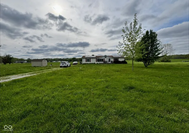 Photo 1 of Sale Pending at 4792 W Fall Crk Rd, Crawfordsville, IN 47933 | MLS# 22098573 | Listing updated on 2026-09-11
