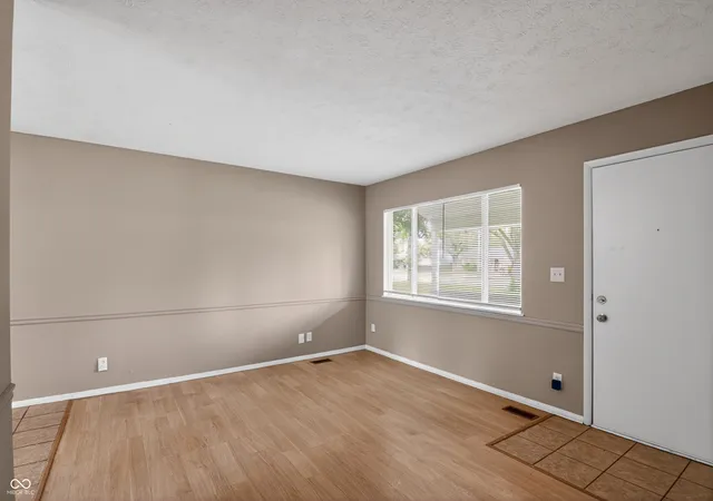 Photo 4 of Single family home for sale at 3908 N Mitthoefer Rd, Indianapolis, IN 46235 | MLS# 22099005 | Listing updated on 2026-10-07