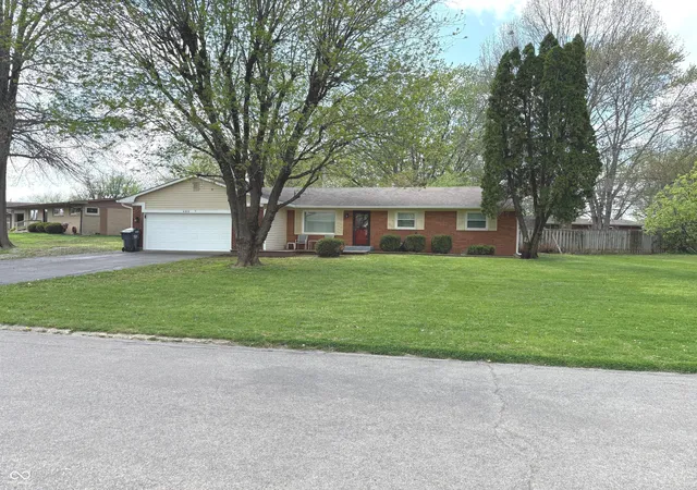 Photo 3 of Single family home for sale at 480 Mccarty Dr, Greenwood, IN 46142 | MLS# 22099501 | Listing updated on 2026-10-02