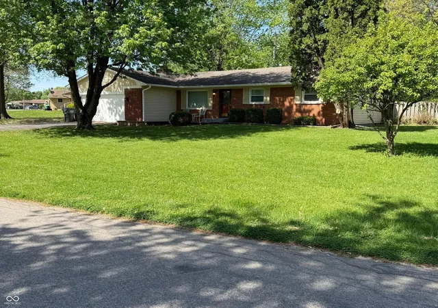 Photo 4 of Single family home for sale at 480 Mccarty Dr, Greenwood, IN 46142 | MLS# 22099501 | Listing updated on 2026-10-02